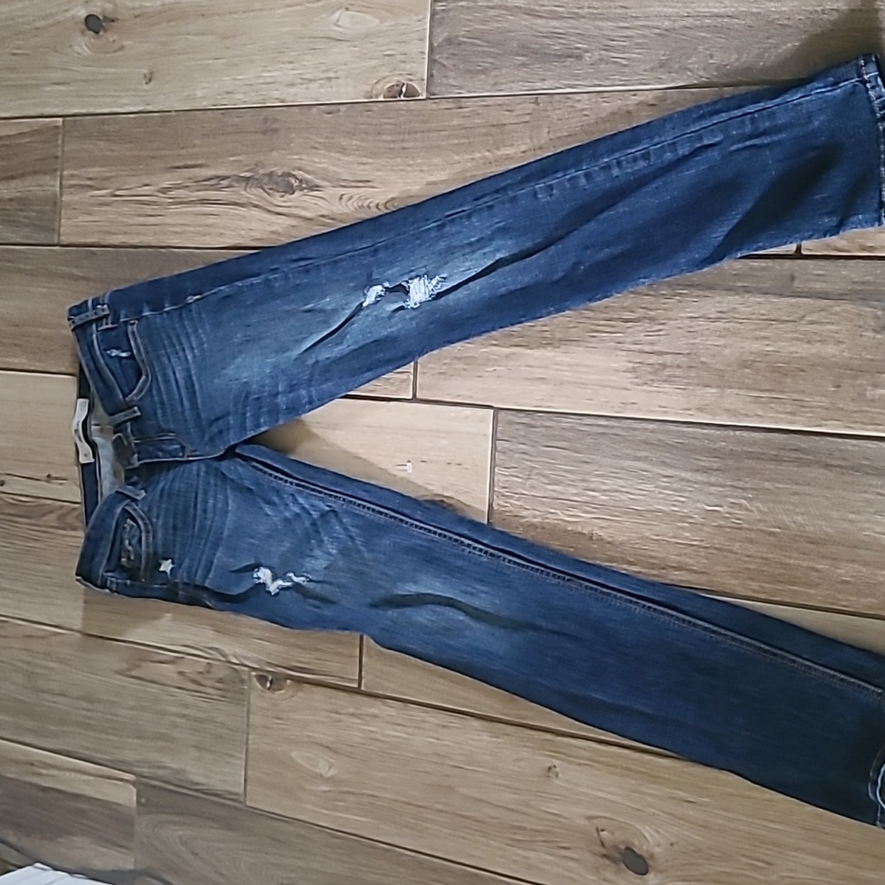 Hollister Jean - Picture 2 of 5